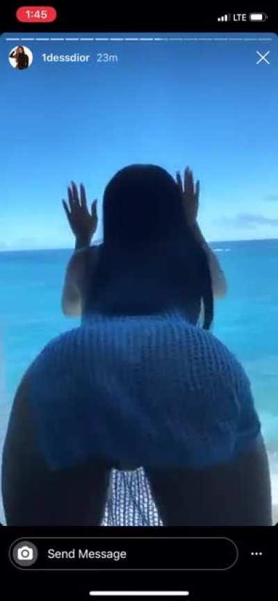 Shakin that 🍑 🤤