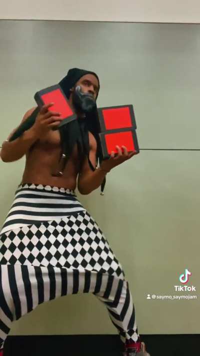 Jesta poppin and a boxin