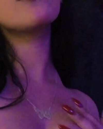 Ya ven cómo si funciona ignorarla, así hay que seguir hasta que se desnude la ramera 😈