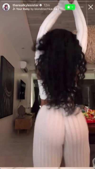 Ari’s close friends