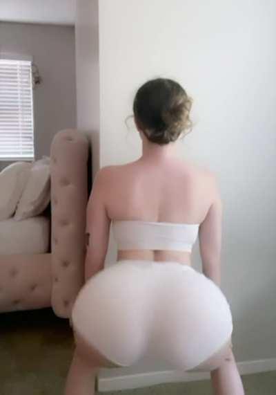 Bounce that booty let’s make a movie