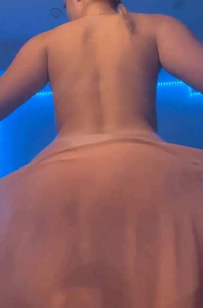 Your favorite ass is back
