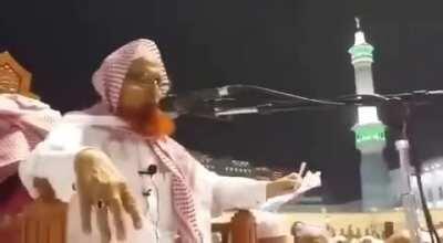 Zenaab ab ham begum ka doodh bhi pi skty hay. Kitni umda Khyaal hay. Begum milk Muaser > Gangu cow milk. Ro endia ro.