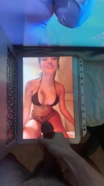 Fat nut for Malu’s sexy body