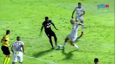 Bragantino x Atlético Mineiro - Pênalti em cima do Arana no último lance. E aí, foi pênalti?