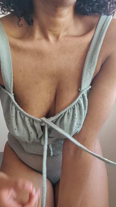 A little slow reveal of my mom tits