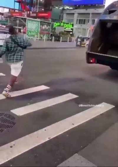 Taking a second to keep the streets clean