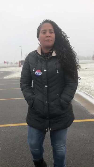 Mother intentionally sends kid to school without mask.