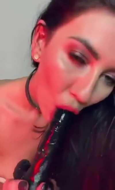 Do You want to have sexting session with me for my content? i can assure u wont regret it! HMU- KlK scarlettlun32