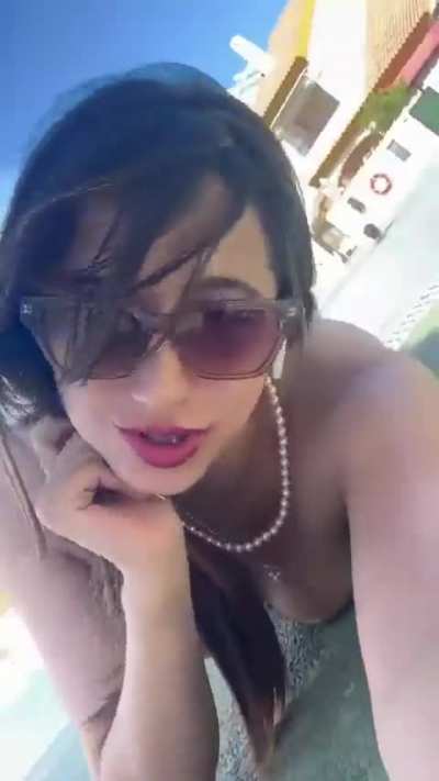 Amiga Quiteña en españa pt 2 le encanta enseñar las nalgas jaja 😋