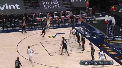 [Highlight] The Utah Globetrotters find Niang for the 3