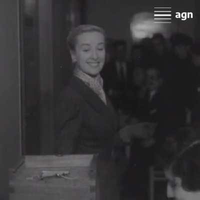 Figuras destacadas yendo a votar, 1951.