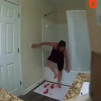 Color changing bloody bath mat