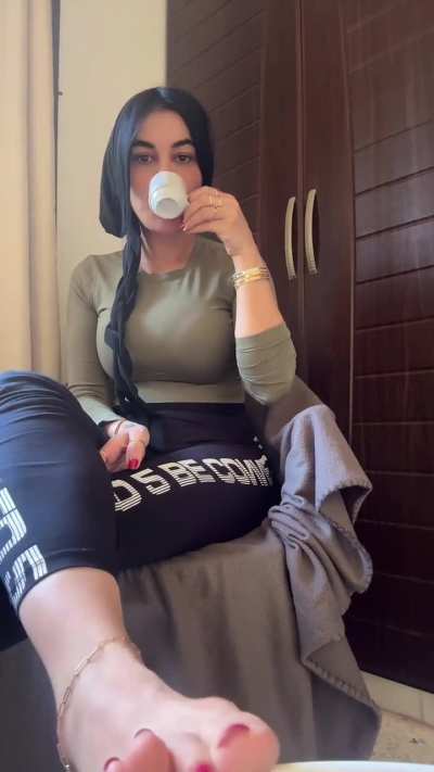 @dezertflake feet tele group, Palestinian hijabi who sells feet content on onlyfans (dm for  group)