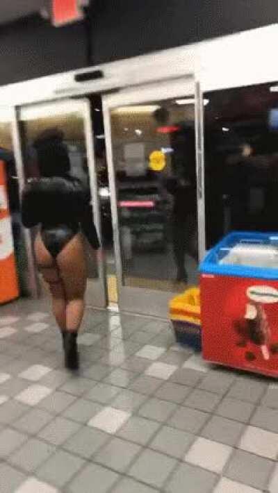 Demi Lovato loves causing men to stroke their cocks after they see her flaunting her big booty in public