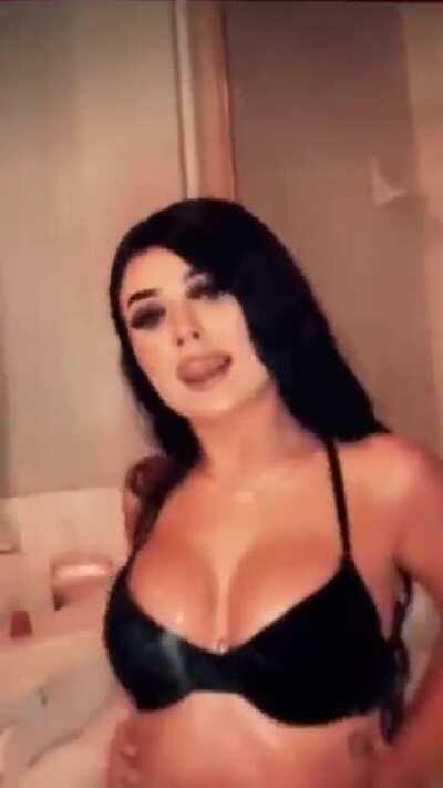 @rightcheekxx lmaoo whyyyy