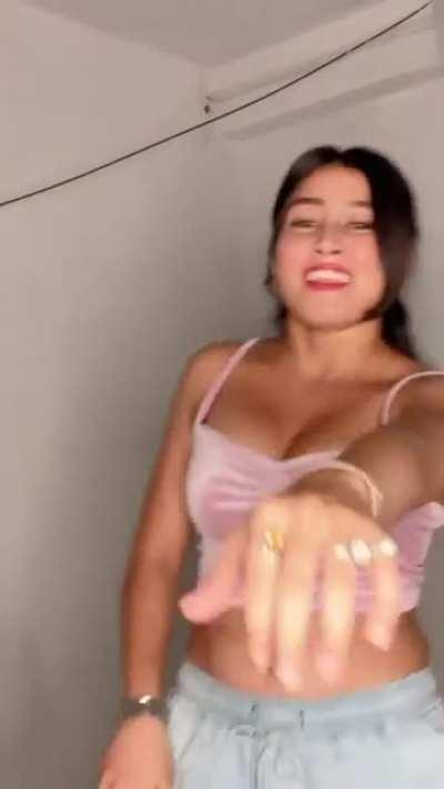 Damn her jiggling tits are such a treat