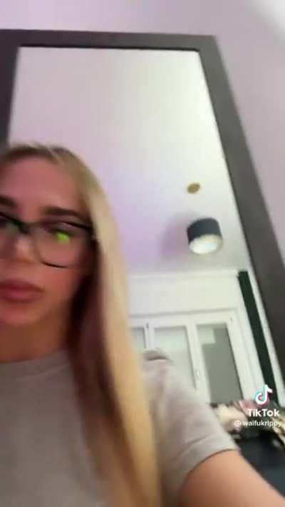 @waifukrippy naughty girl