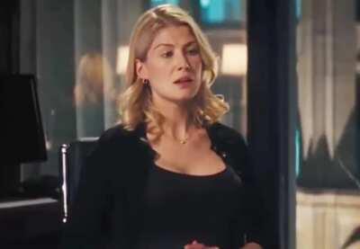 Rosamund Pike in Jack Reacher is so hot and thicc