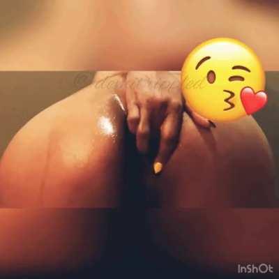 My OF is FREE Switching to a Free page…make sure you share my link with your friends 😘 Screenshot who you shared it with & their OF screen name; send it to me via DM. When I see it on my end you get 1 free custom pic 📸 for every person that follows th