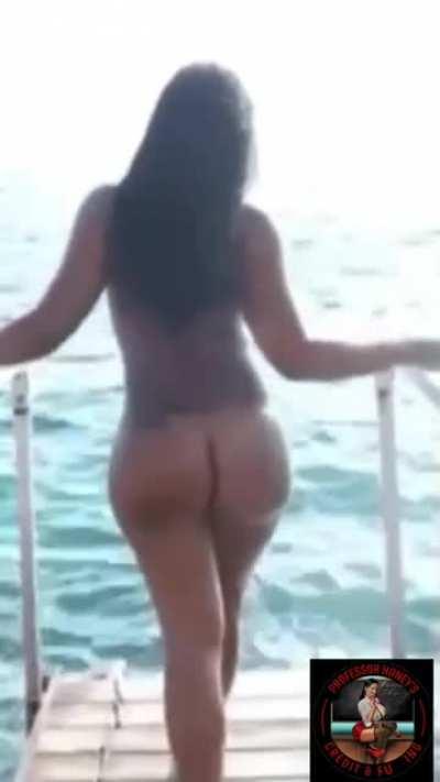 Is your professor this sexy? 😏 Just wondering.