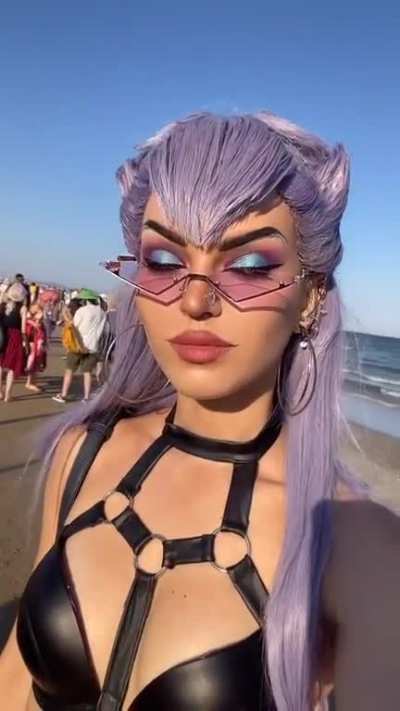 KDA Evelynn at the beach