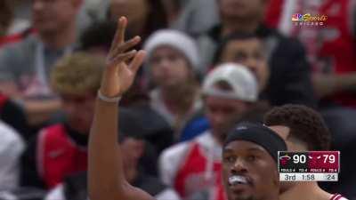 [Highlight] Jimmy Butler doing a familiar gesture