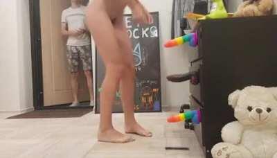 Naked Girl Meets A Delivery Man And Shows Him All Her Body