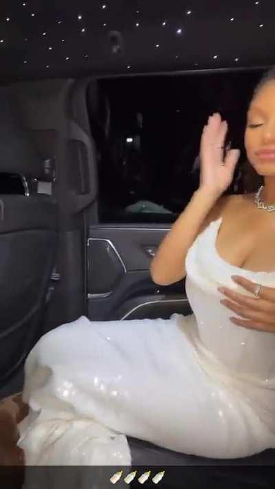 Halle 🤍🤍 | via Snapchat