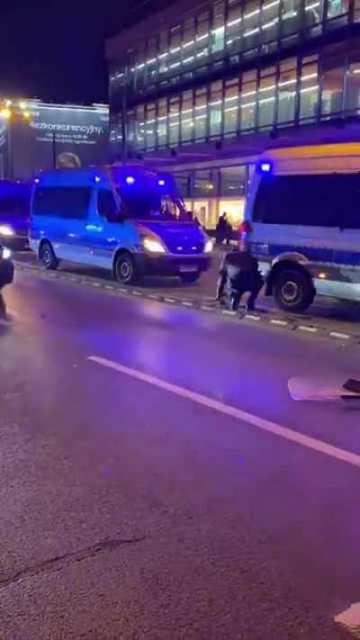 Polish cops ready to respond to people demanding their rights