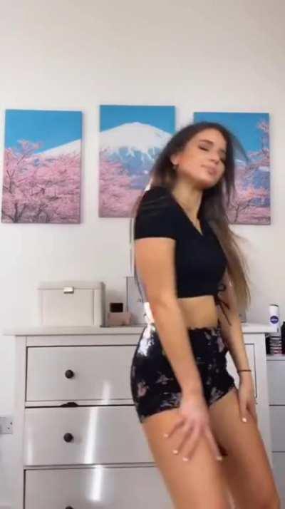 Lemme bless this page rq😳🍑