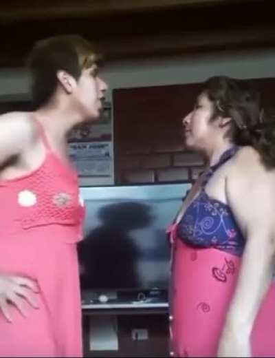 Le pegaron al admin 😔😔