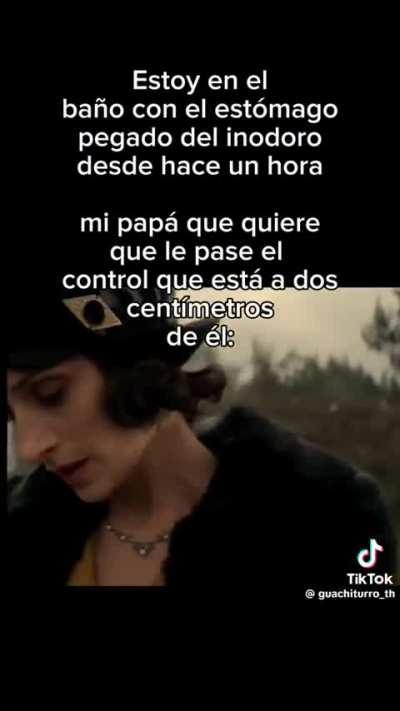 Mi hermano en el fondo:🗿