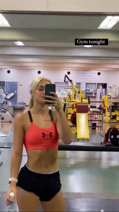 Hottie at the gym (IG Story)