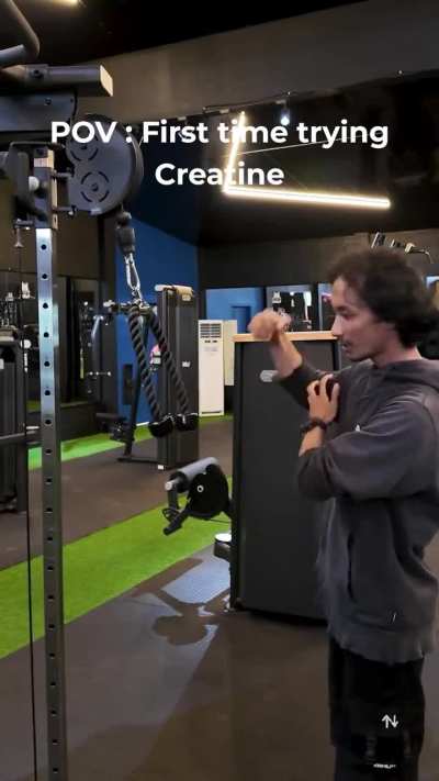 Two days creatine consumption: great performance improvement in the gym but no visible mass gainz, any help ?