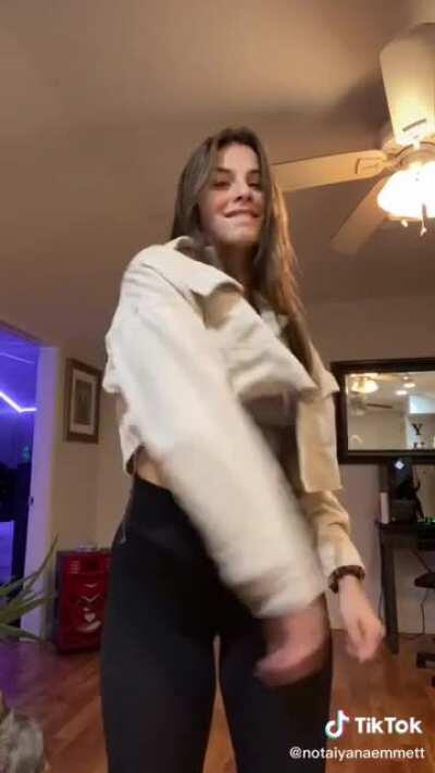 Cute face and jiggly tits