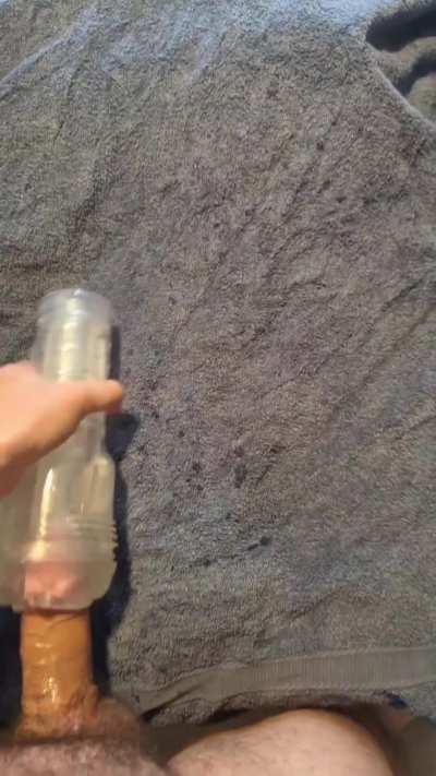 Animalistic pounding w/ huge cumshot (sound in link)