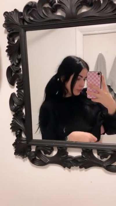 Impromptu boobie reveal