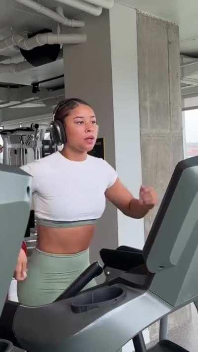 Lexie's booty growth