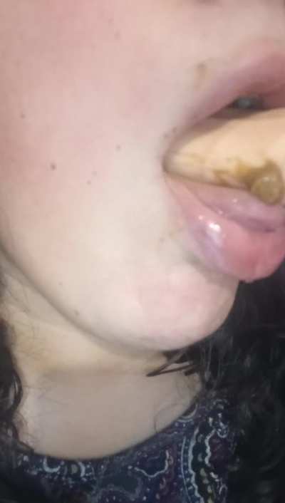 (F) Happy New Year from your fav scat eater 🤎🥰🥂😘