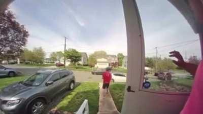 Pizza delivery guy ends police chase with his foot