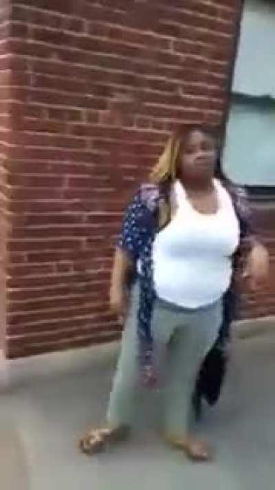 Woman finds the teen that has been bullying her daughter