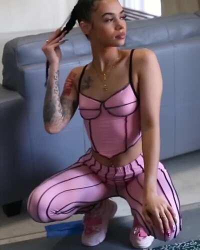 Slim thicc poster child