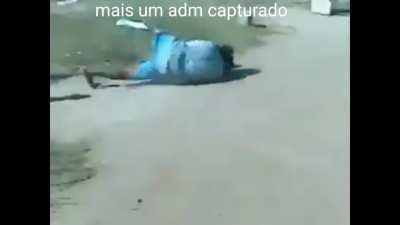 O adm foi encurralado.