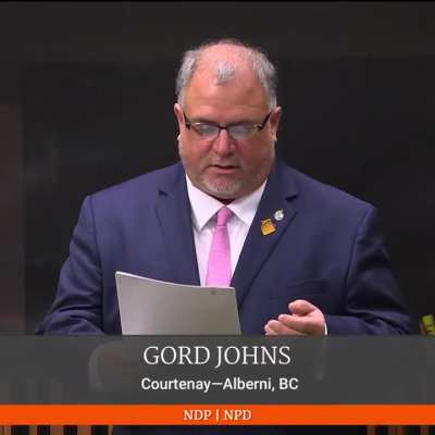 MP Johns presents petition calling for national strategy on brain injuries