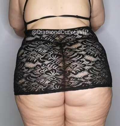 Huge ASS warming up for your🍆💦