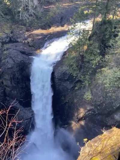 Fading rainbow at Elk Falls on VI
