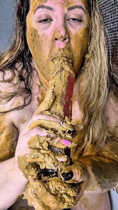 Slutty mature piggy (F)