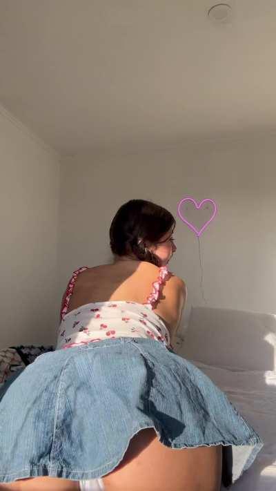 18yo Fuckdoll wants to see all the corners of her college room