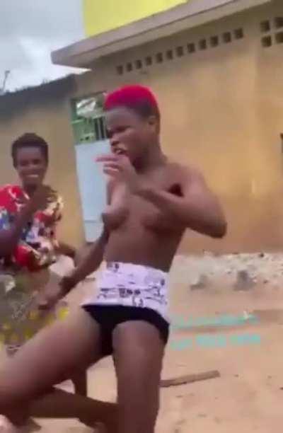 Two naked African women are fighting in style